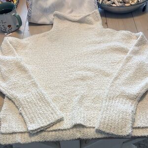 Women's UGG Cozy Cream Women's Sweater size Large, beautifully soft and cozy!